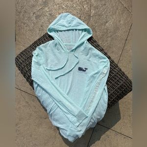 NWOT Vineyard Vines lightweight hooded long-sleeve
